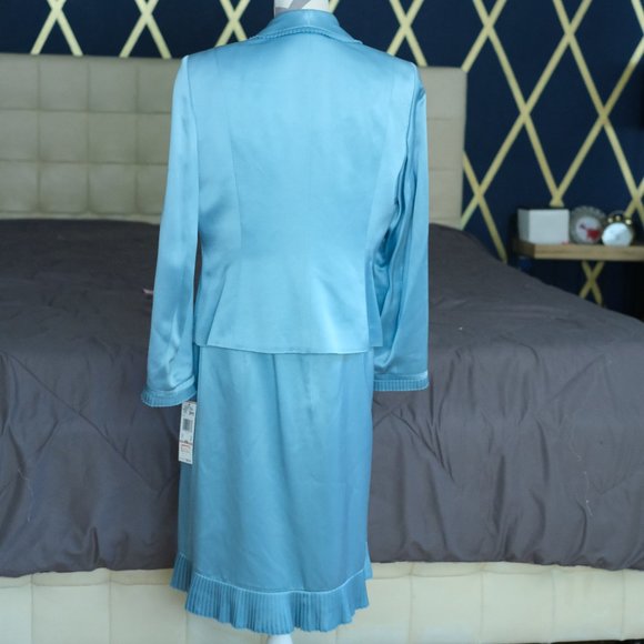 Dress Suit - Picture 9 of 12